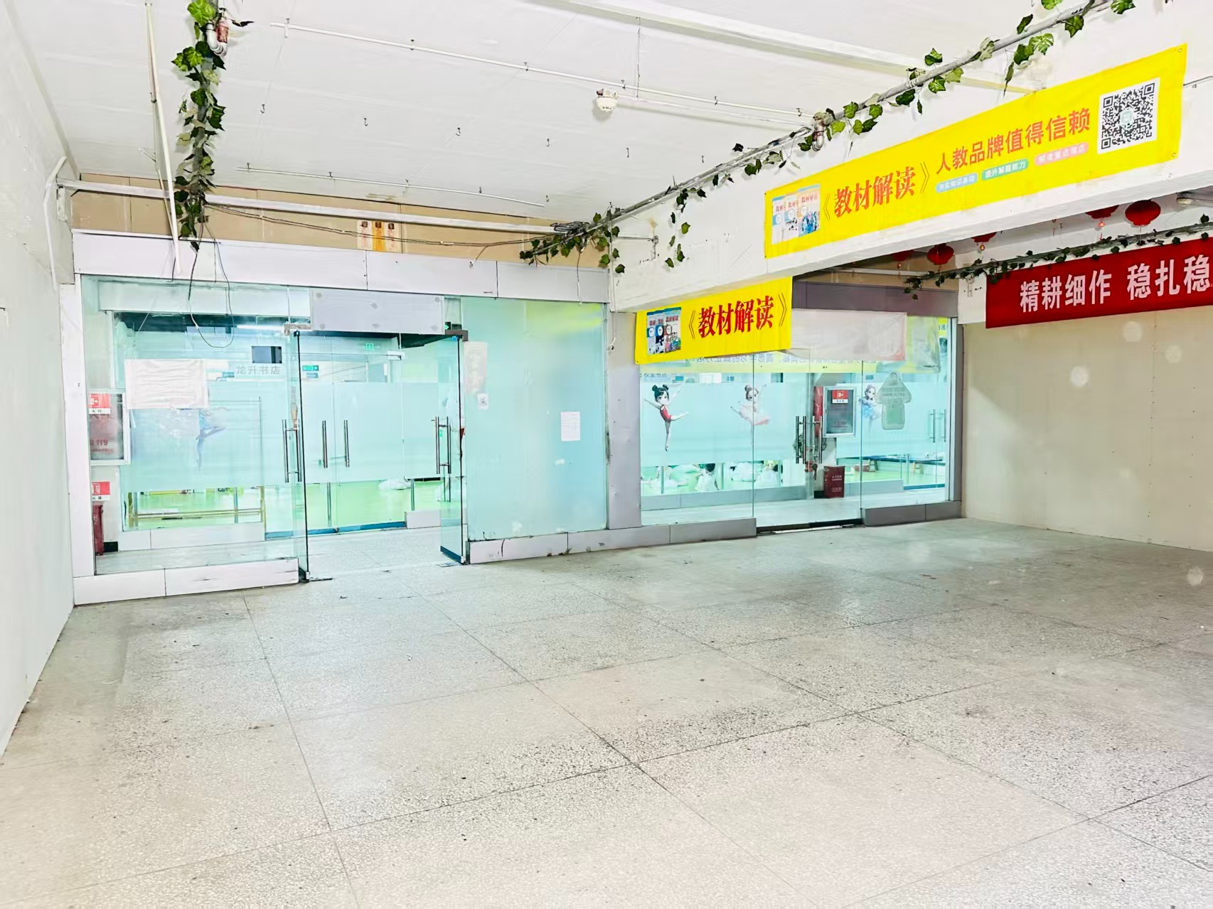 八一路提供写字楼、商铺、展示空间、直播间等多种面积选择，满足企业办公、研发、展示、运营等多元需求。